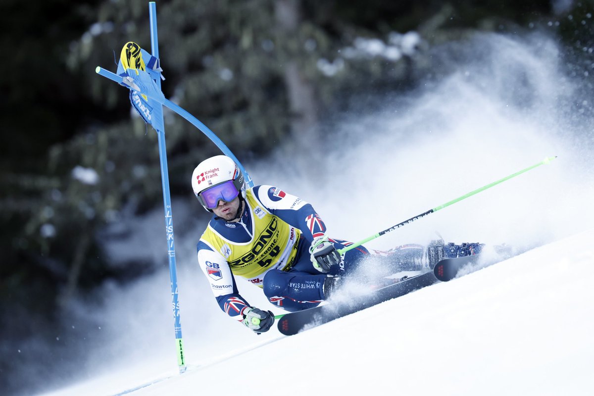 Hands up if you’re excited for some @fisalpine action this weekend 🙋‍♂️ Best of luck to @charlieraposo in tomorrow’s Giant Slalom 🍀✨ Full program: 1st run: 9:30 AM GMT @charlieraposo bib 60 #gbsnowsport