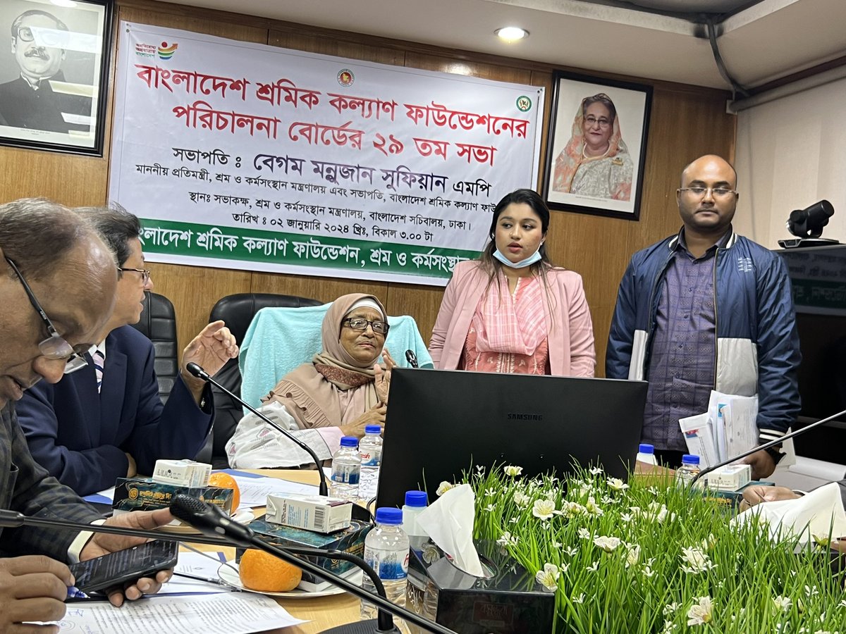 SalauddinYousuf's tweet photo. বংলাদেশশ্রমীককল্যাণ ফাউন্ডেশন পরিচালনা বোর্ড এর ২৯তম সভা। সাভায় দুইজন ক্যানসারে আক্রান্ত শ্রমিকের জন্য ২ লক্ষ টাকা বরাদ্ধ অনুমোদন দেয়া হয় https://t.co/jZV9Pn8fKF