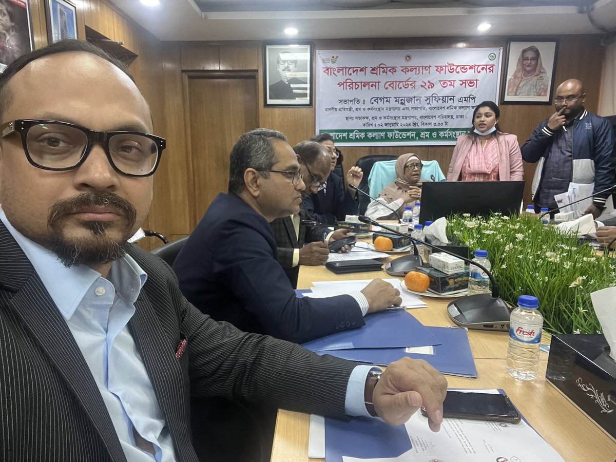 SalauddinYousuf's tweet photo. বংলাদেশশ্রমীককল্যাণ ফাউন্ডেশন পরিচালনা বোর্ড এর ২৯তম সভা। সাভায় দুইজন ক্যানসারে আক্রান্ত শ্রমিকের জন্য ২ লক্ষ টাকা বরাদ্ধ অনুমোদন দেয়া হয় https://t.co/jZV9Pn8fKF