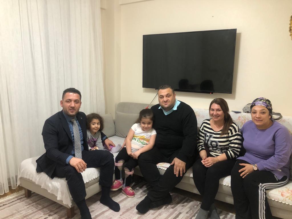 mhpbeykoz's tweet photo. İlçe Sekreterimiz ve İlçe Başkan Yardımcılarımız #KomşumNasılsın programları kapsamında Yenimahalle’de mukim Coşkun Ailesi’ne misafir oldular. 

Özel gereksinimli kızımız Hazal’a İlçe Başkanımızın daha evvelden verdiği ‘Geleceğiz.’ sözünü yerine getirdiler.
@_MHPistanbul_ https://t.co/wmK8v3rFdg