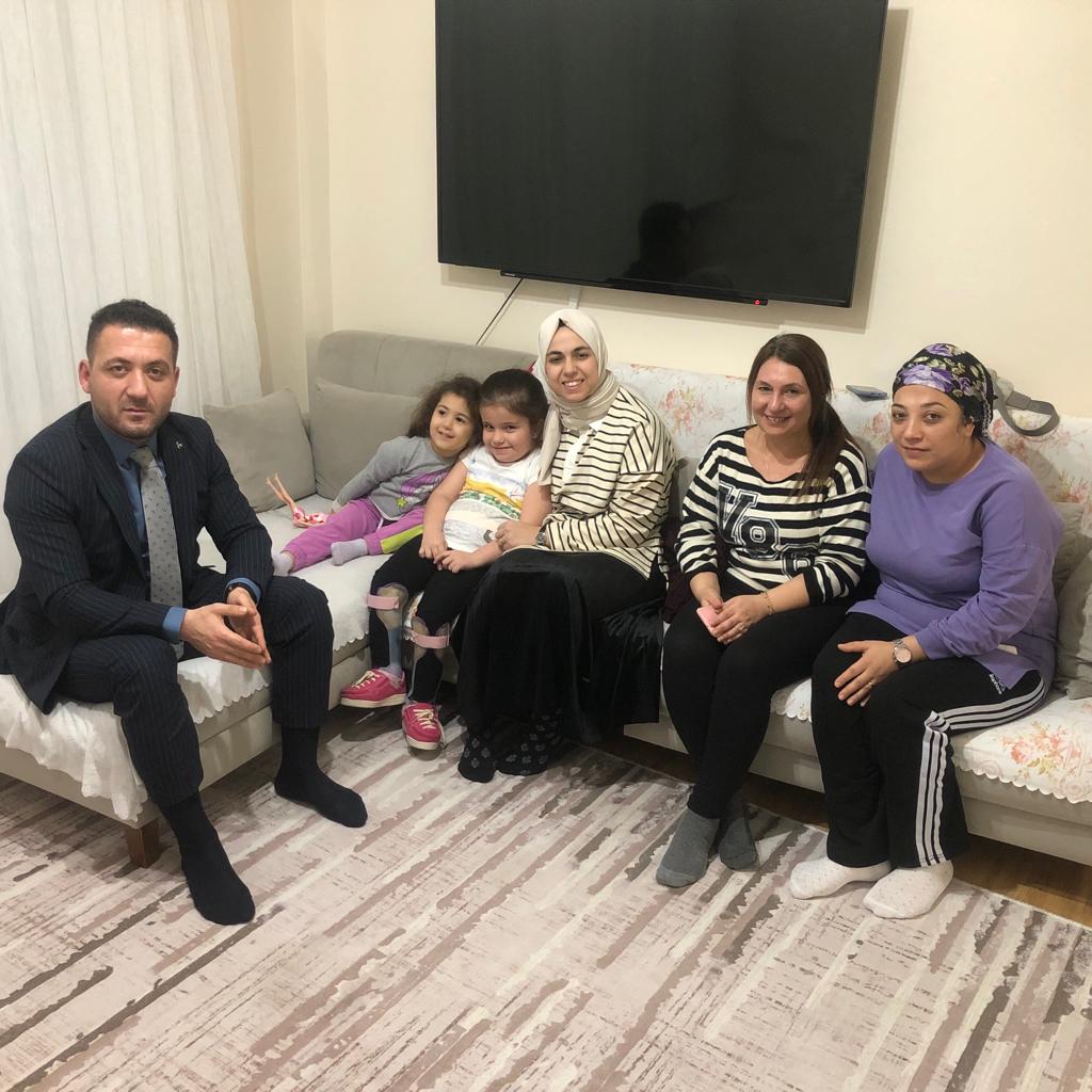 mhpbeykoz's tweet photo. İlçe Sekreterimiz ve İlçe Başkan Yardımcılarımız #KomşumNasılsın programları kapsamında Yenimahalle’de mukim Coşkun Ailesi’ne misafir oldular. 

Özel gereksinimli kızımız Hazal’a İlçe Başkanımızın daha evvelden verdiği ‘Geleceğiz.’ sözünü yerine getirdiler.
@_MHPistanbul_ https://t.co/wmK8v3rFdg
