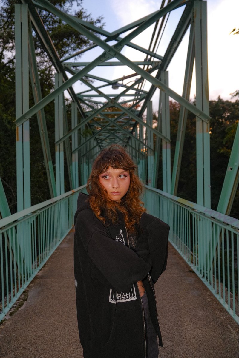 jewelssea's tweet photo. new press pics by vic deni 🦥🖤 https://t.co/4IXXG69KCU
