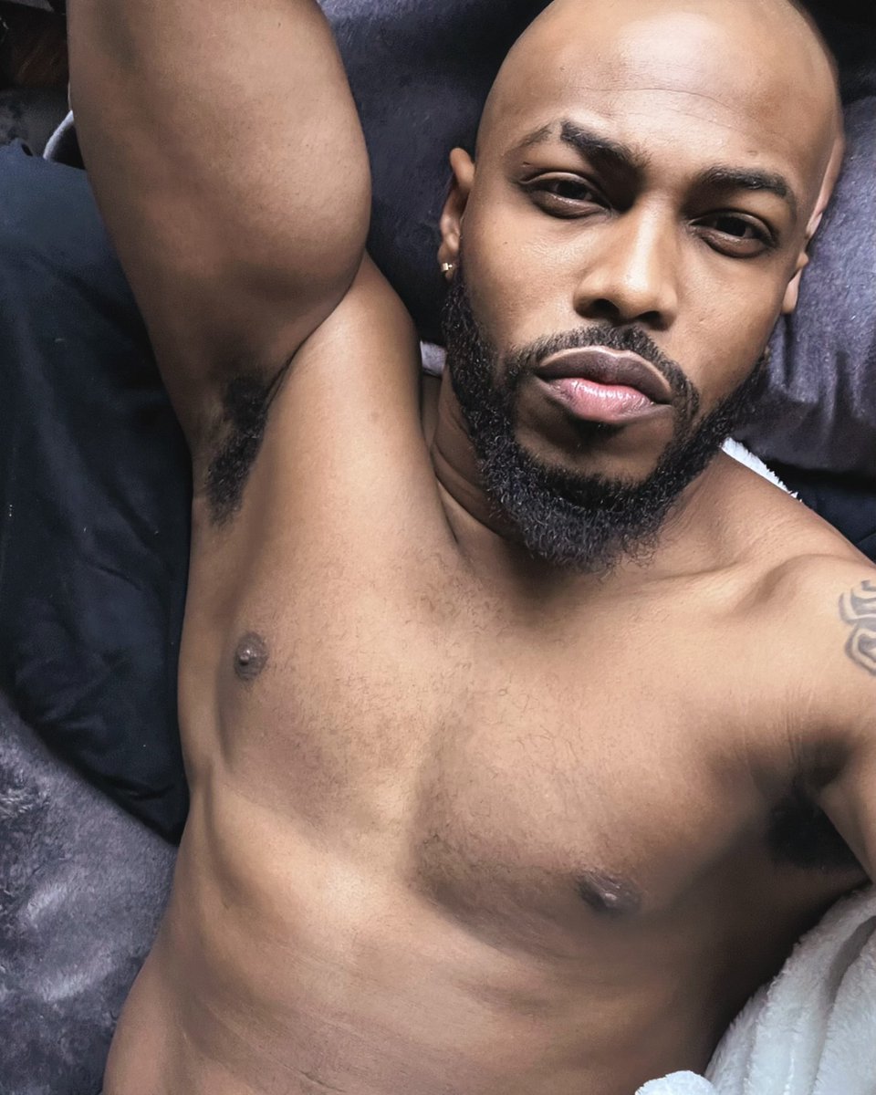 MusiqCityWalls's tweet photo. I’m literally falling in love with myself more &amp; more everyday. 👨‍🦲🤝🏾💙 https://t.co/LiWGuyc1L4