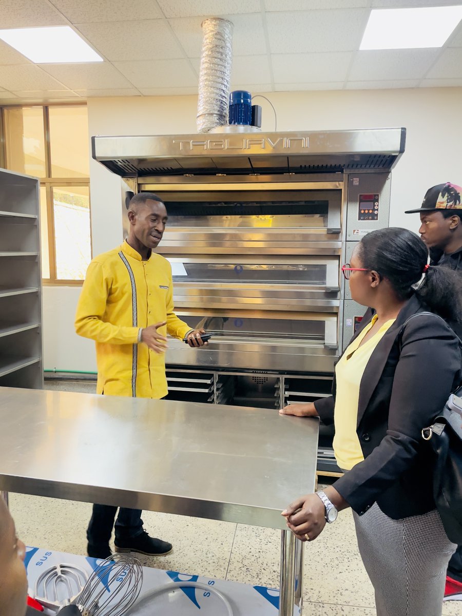 techclickrw's tweet photo. Exciting day at #NIRDA #LifeScienceLab located in Huye today! Touring their facilities focused on plant and animal health, food processing, biotech, and microbiology. Thrilled to work with #NIRDA &amp; #GIZ to digitalize their processes for a seamless blend of tech. #Innovation https://t.co/qDUJIs2ycm