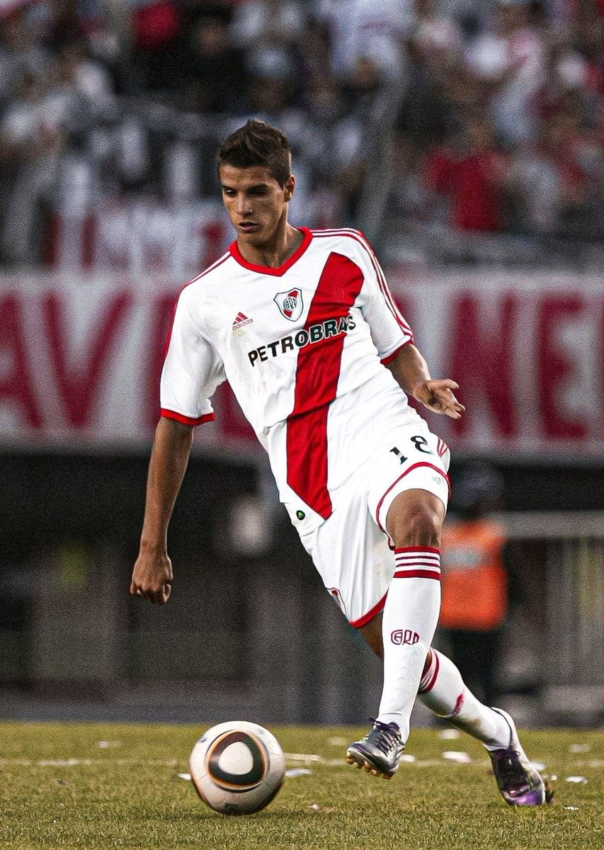 Ramonista_'s tweet photo. Si físicamente esta a un 100%, o aunque sea un 80/90, a Erik Lamela le sobra para ser el mejor jugador del fútbol argentino. Lotrai. https://t.co/yyreDIc3CL