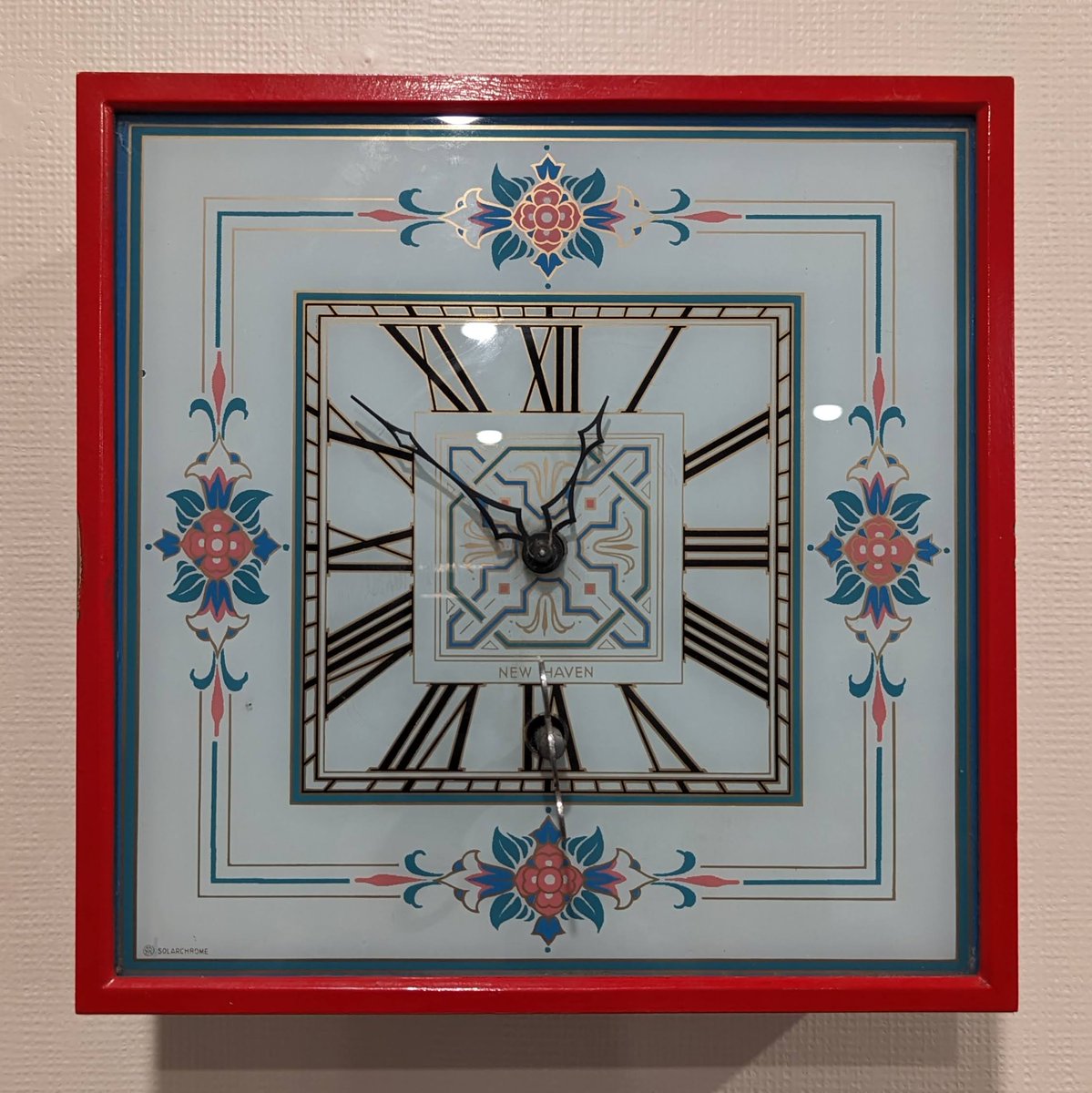 The New Haven Clock Company was one of the oldest in the US, operating from 1853 to 1960. This New Haven clock is from the 1940s and had to be wound with a key to keep it ticking.
#SparksMuseum #AntiqueClock