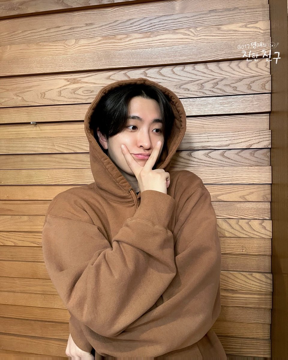 mbcbf_ever's tweet photo. 🦦친친🦦

수달씨와 묘하게 비슷한 색깔의 후드티를 입은 달디 🦦
역시... 달디는 수달인가...!!

#MBC #RADIO #GOT7영재의친한친구 #친한친구 #친친 #달친친 #달디 #GOT7 #갓세븐 #영재 #YOUNGJAE https://t.co/2iBQWQ4tON