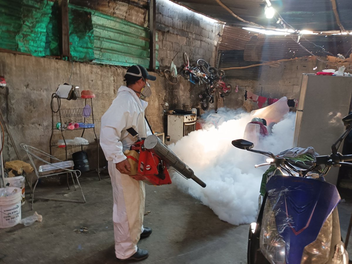 MalarioMerida18's tweet photo. #5ene #PuebloLegisladorDePaz
En el marco del Plan Integrado contra el Dengue, 1258 personas fueron protegidas en la jornada de termonebulización y abatización llevadas a cabo en la parroquia Osuna Rodríguez del municipio Libertador. https://t.co/QOFe1MFVU9