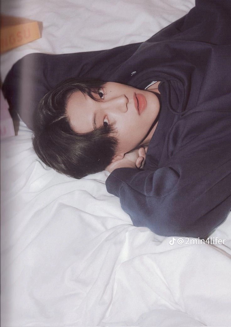 lixiesuu's tweet photo. Jung Wooyoung details infuriating  wommys 

~ a thread to drive you mad~🧵 https://t.co/OJnUyET1e6