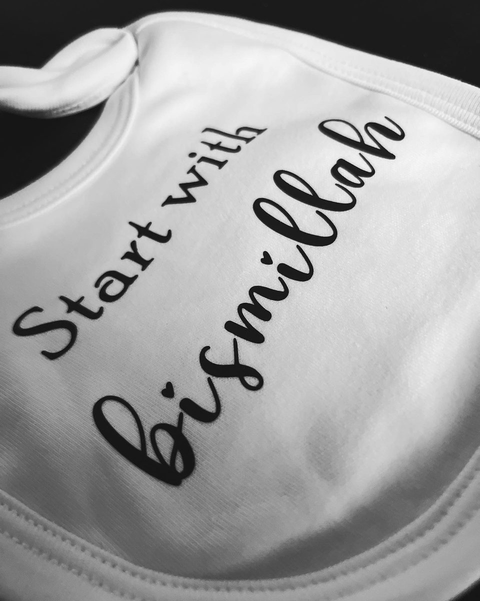 sohelyacrea's tweet photo. Nouveauté dans la collection bébé 🤍
Bavoir « Start with bismillah » . 
https://t.co/UzQ9RP01CW https://t.co/0sBIYxcrUo