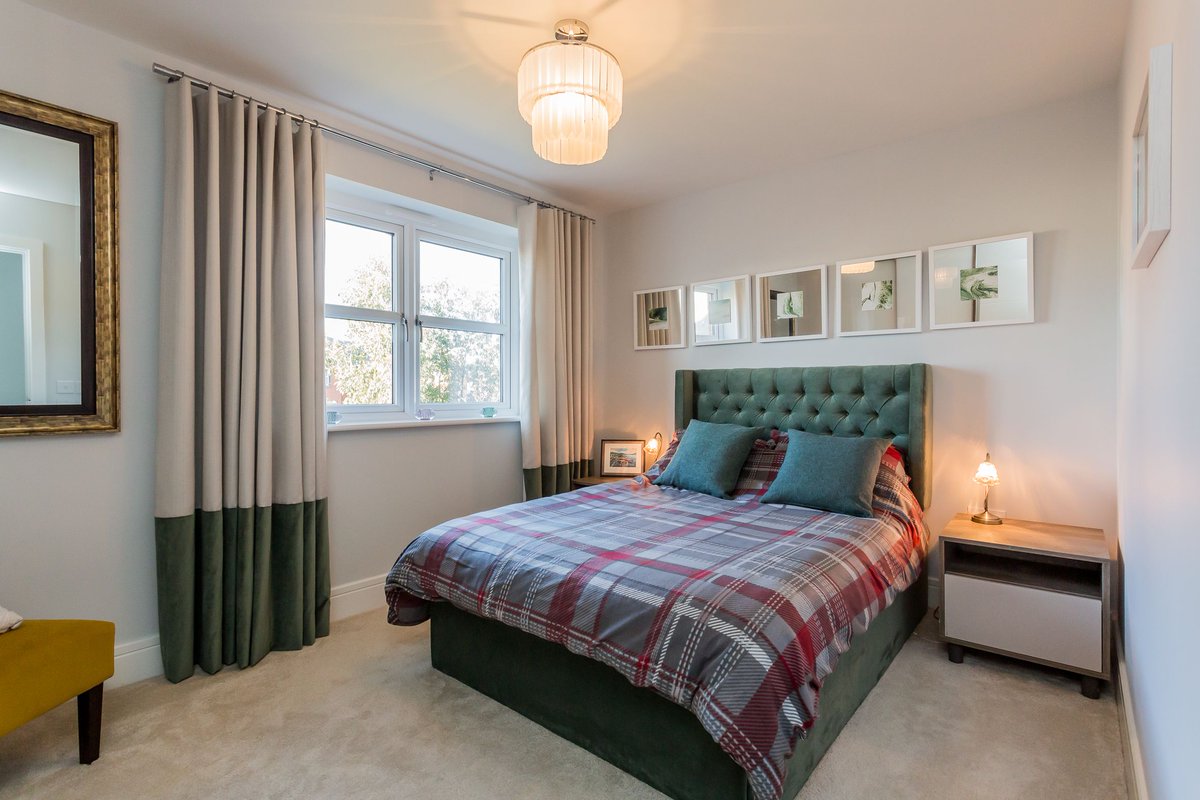 This stunning ‘Rosebury’ style detached villa was built by Avant Homes and forms part of an exclusive arc of four original showhomes situated on a private section of Craigton Dive within the extremely popular Dargavel Village development.

buff.ly/3TQH8Gq