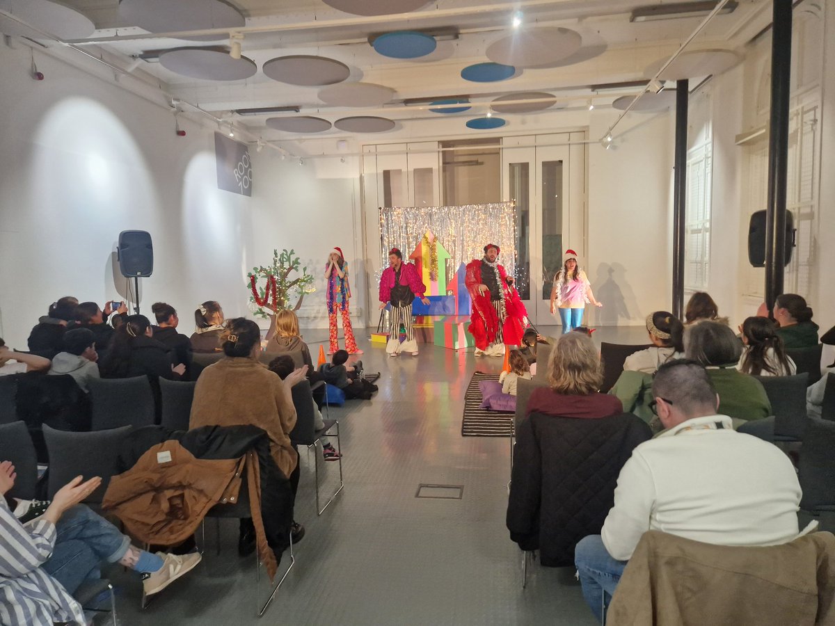 EarlyHelpLeeds's tweet image. Leeds libraries- you're amazing! 😍👌👍Inviting 70 children to see their 1st panto and even organising a bus for us! This is Child Friendly Leeds 👍 Thanks so much everyone had a fab time. @leedslibraries @Child_Leeds @Farrahkhan152 @Jules_10001