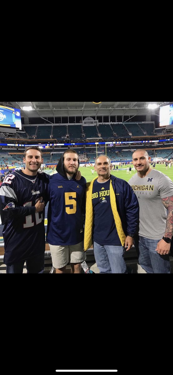 SoFlaSix's tweet photo. @stoolpresidente @Gametime Prez you would have the time of ur life watching America’s team go 15-0 with me and my fam.Couldnt get my dad anything for Xmas bc he only wants a 🏆.Fair warning,my bro on far right will try and get on field to coach the LBs after one bad play on D https://t.co/LhApXMcyNO