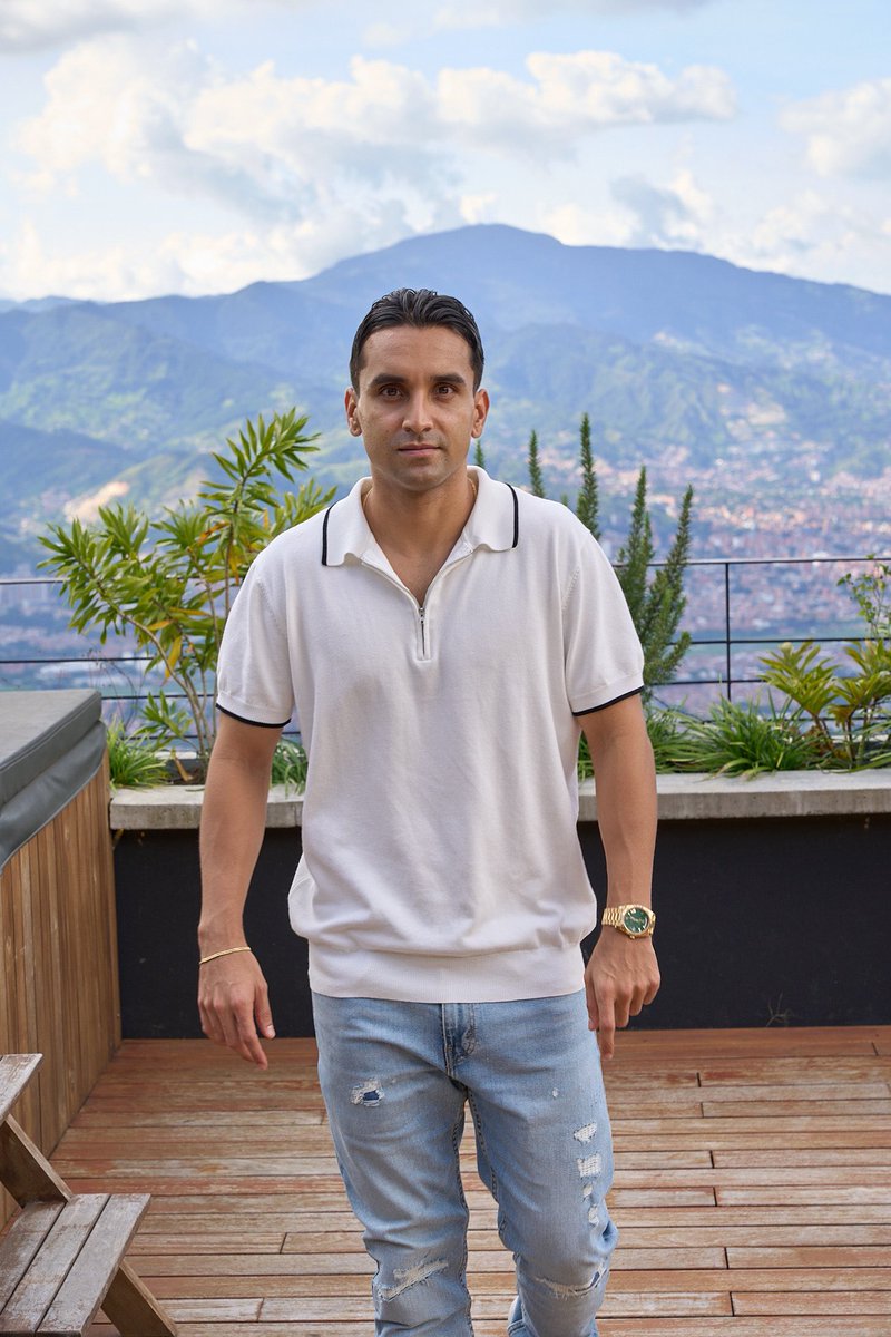 RealAndresOlaya's tweet photo. “The clock is running. Make the most of today...time waits for no man. Yesterday is history....tomorrow is a mystery...today is a gift. That’s why it is called the present.” 🎁 🧠 
#2024 #hills #millionaire #millionairemindset https://t.co/4AVdEaAR3m