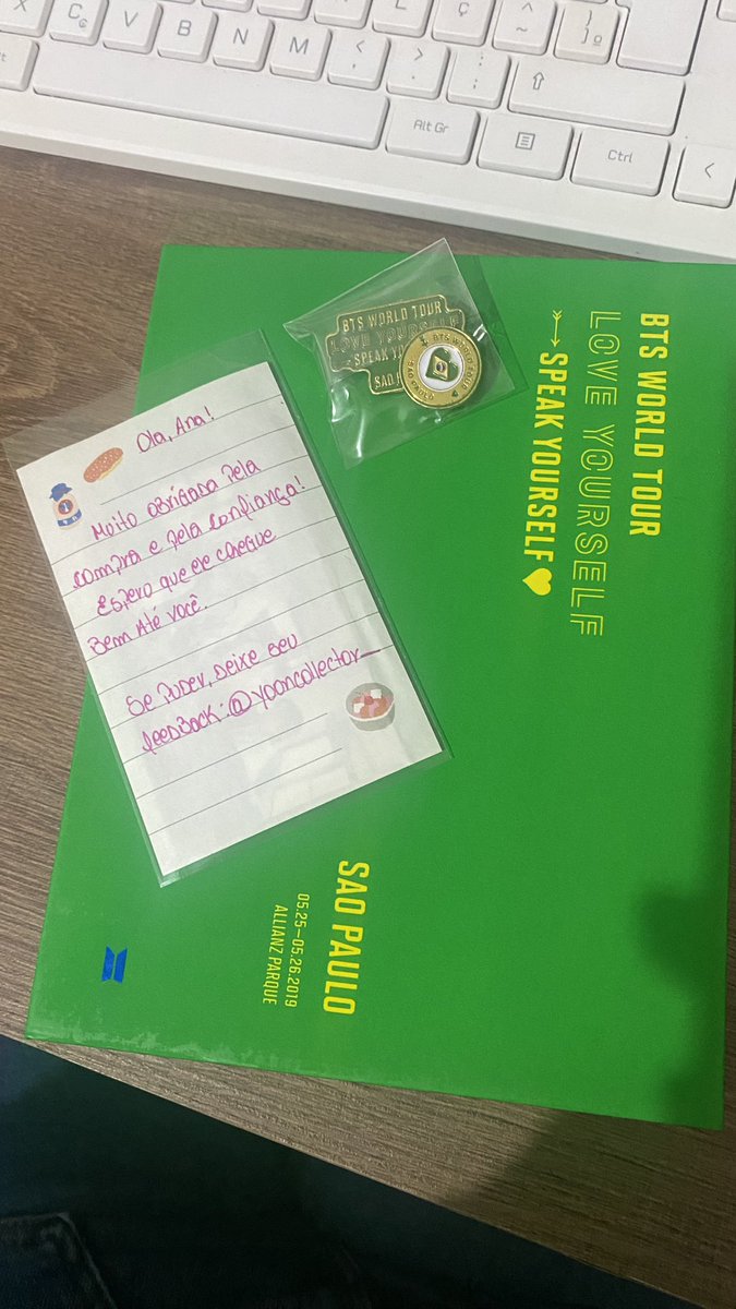 Crtlndiasz's tweet photo. ✨Feedback @yooncollector_ ✨

Que me vendeu BTS WORLD TOUR Speak Yourself in São Paulo.

Veio extremamente bem embalado, ganhei até brindes (inclusive muito obrigada, amei muito) lkkkk

Ela foi muito atenciosa durante toda a compra, fiquei muito grata pela atenção!! 🫶 https://t.co/ZIvdmcTBie