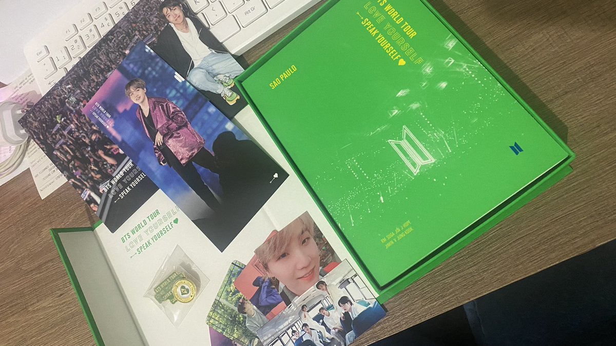 Crtlndiasz's tweet photo. ✨Feedback @yooncollector_ ✨

Que me vendeu BTS WORLD TOUR Speak Yourself in São Paulo.

Veio extremamente bem embalado, ganhei até brindes (inclusive muito obrigada, amei muito) lkkkk

Ela foi muito atenciosa durante toda a compra, fiquei muito grata pela atenção!! 🫶 https://t.co/ZIvdmcTBie