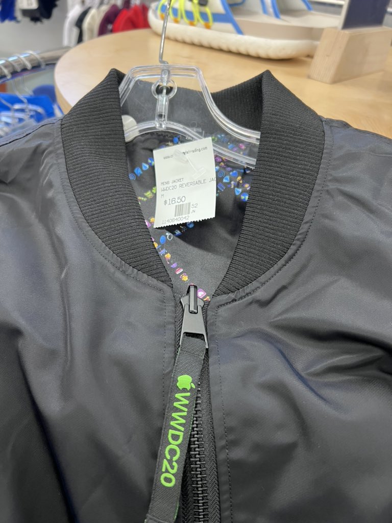 zackmariscal's tweet photo. Unique Apple bomber jacket https://t.co/VBoy4auoGZ
