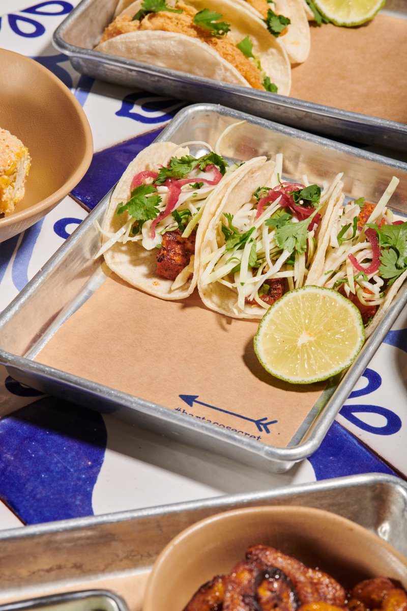 bartacolife's tweet photo. It's officially mahi mahi season at bartaco—meet our new #bartacosecret mahi-nita pibil taco 🌮
Orange-achiote marinated mahi mahi🌶 served over a habanero-cabbage slaw w/ pickled red onion + tomatillo salsa. AND sales from this taco are supporting Hands Offering Hope.
#bartaco https://t.co/Ffswm34R8f