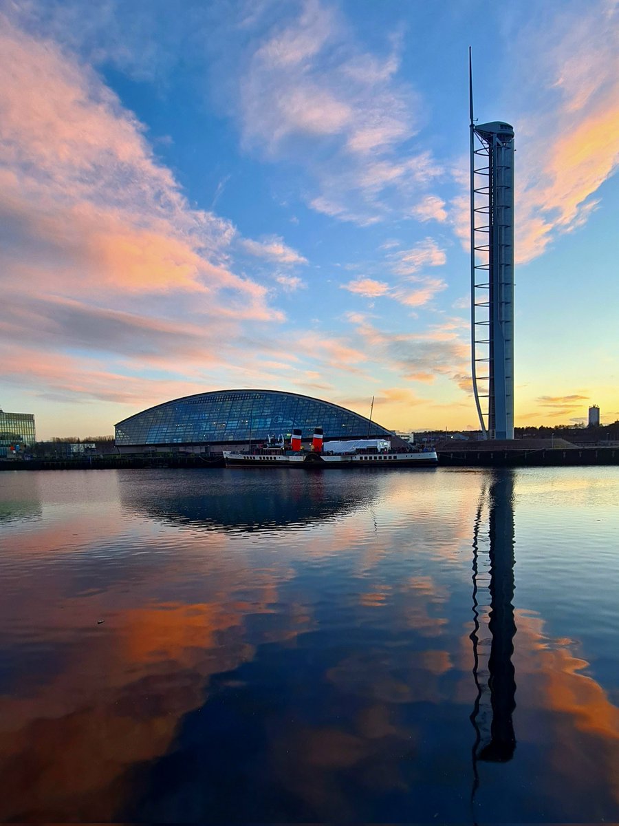 is_glasgow's tweet photo. Sunset this evening behind the  Glasgow Science Centre and Glasgow Tower on Pacific Quay on the Clyde in Glasgow.

#sunset #glasgowtoday #glasgowsunset #theclyde #glasgowsciencecentre #glasgowtower #reflections @gsc1 https://t.co/RWSUeCts68