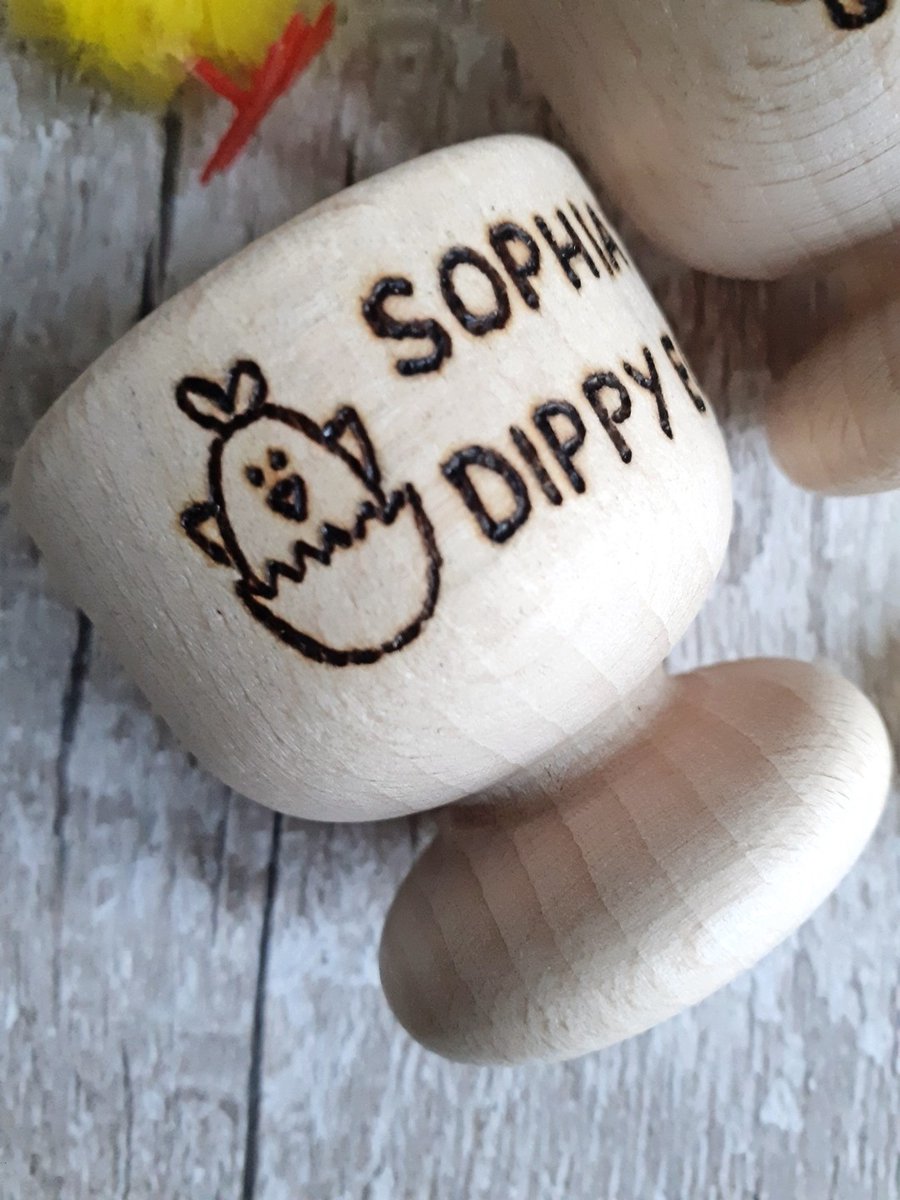Looking for a cute gift for an egg lover? These personalised egg cups make a fab #easter gift woodenyoulove.co.uk/product-catego… #ukgiftam #ukgifthour #MHHSBD #firsttmaster #shopindie