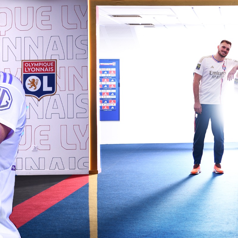 OL's tweet photo. 🇧🇷 Bem-vindo ! 

Adryelson &amp; Lucas Perri sont Lyonnais 🔴🔵

2️⃣0️⃣2️⃣8️⃣