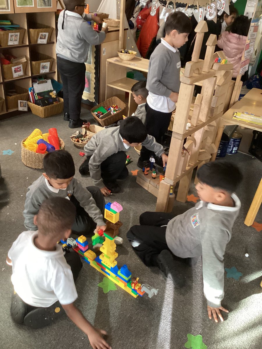 MrsGriffiths7's tweet photo. Great team work
The boys decided to make a community after listening to the story snow globe wishes. They used the words neighbours, community, street and even strangers, well done boys #comstruction #eyfs #brilliantboys https://t.co/BBeNdbjm4w