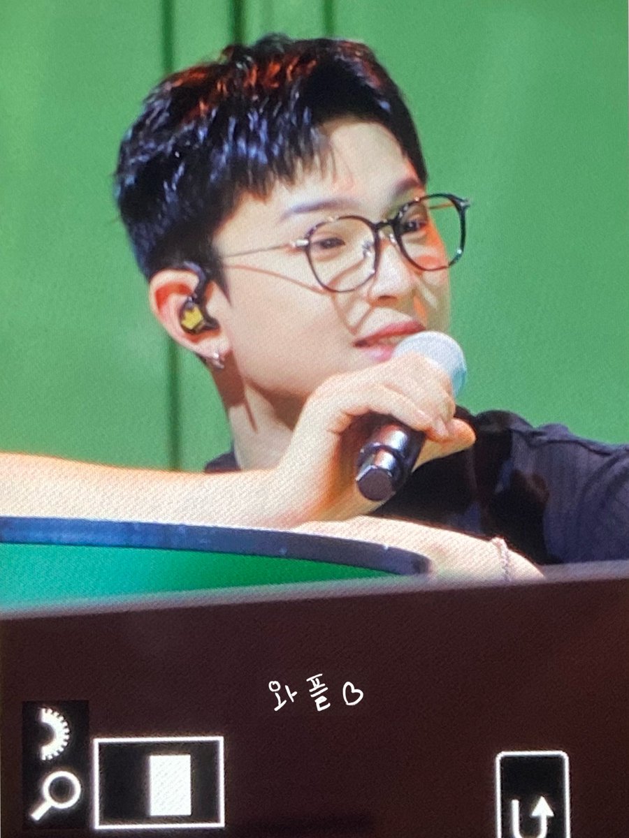 WAFFLE_726's tweet photo. 240105 지구와 달 사이 part 2 pre.

강아지인가..?

#이도 #LEEDO #원어스 #ONEUS https://t.co/uHc7hMSzmz