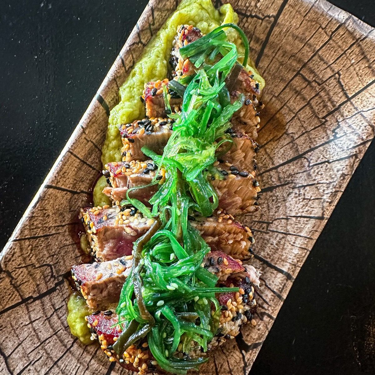 tapasibiza's tweet photo. Sesame-coated Tuna Steak served with a creamy avocado &amp; lime puree, accompanied by a refreshing wakame salad and honey &amp; soya sauce. 
🐟 

#tapas #tapasibiza #ibiza #lafincaescondida #tapasmenu #tuna #wakame #tapasmenu #homemade #topchefs #creativetapas #tapaskitchen https://t.co/3dg6tyFBQ0