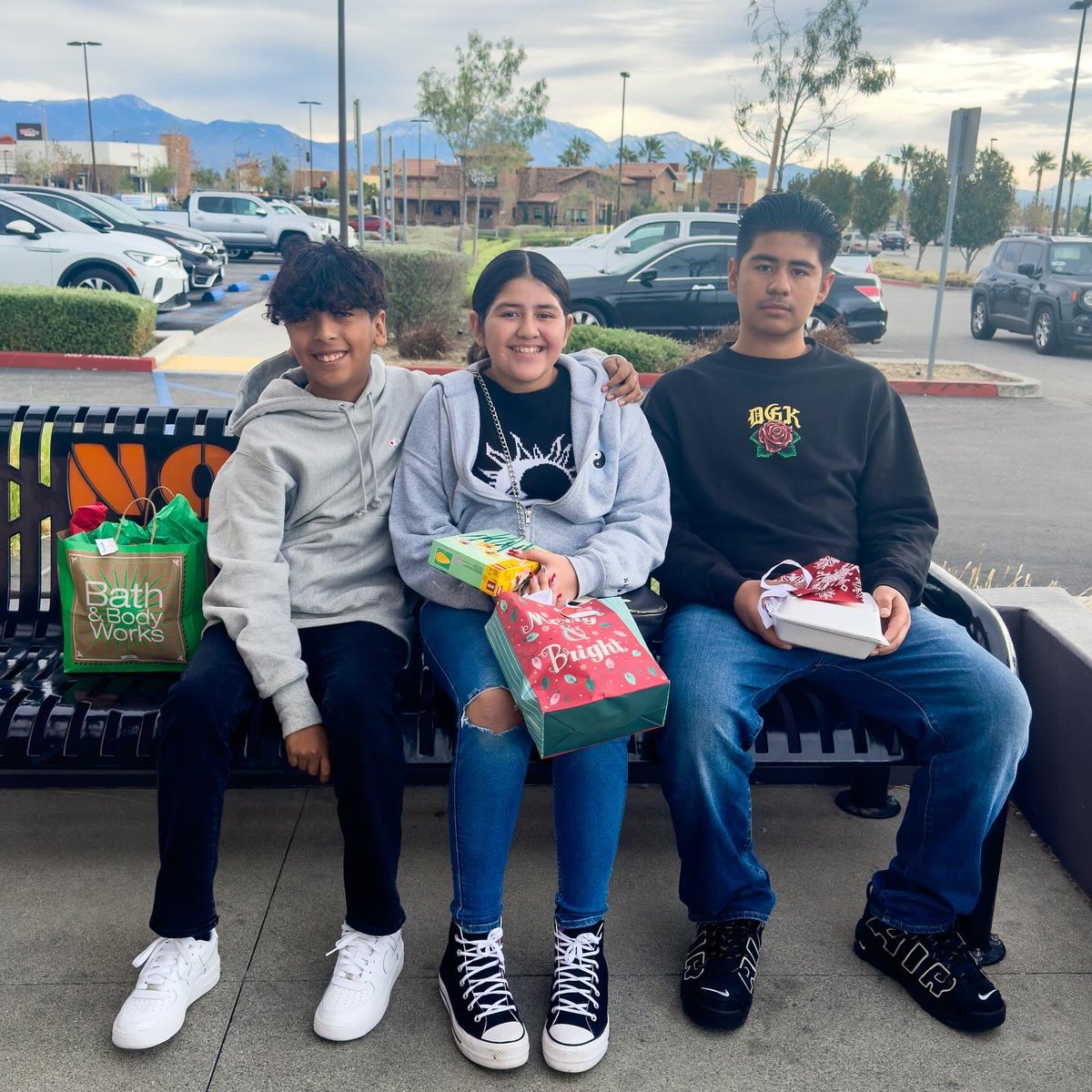 crystalcgar's tweet photo. Annual breakfast &amp; gift exchange with our favorite family! 🥞🎁♥️

What a difference a year makes, these kids need to stop growing. 🥺 https://t.co/jemVWS79pb