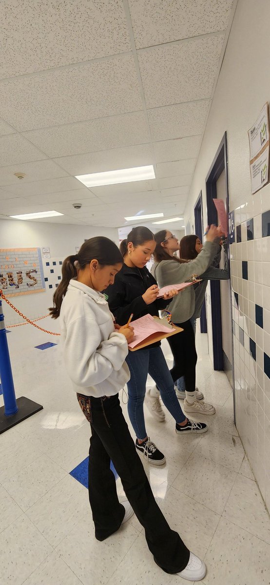 jpeter_HMS's tweet photo. Who says vocabulary can't be fun? Tropism vocabulary scavenger hunt in full swing!! #CAVScience @Hernando_MS @RNava_HMS @LRocha_HMS @imalvillar_HMS @SThomas_HMS https://t.co/cxdVWIXiLF