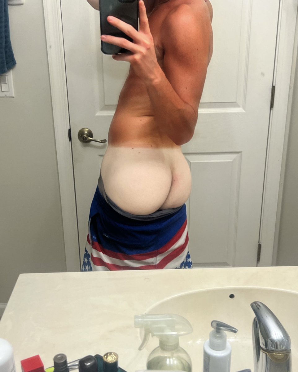 blakewes69's tweet photo. tan lines☀️#gayteen #bicurious #dl https://t.co/cBbJnad1OE