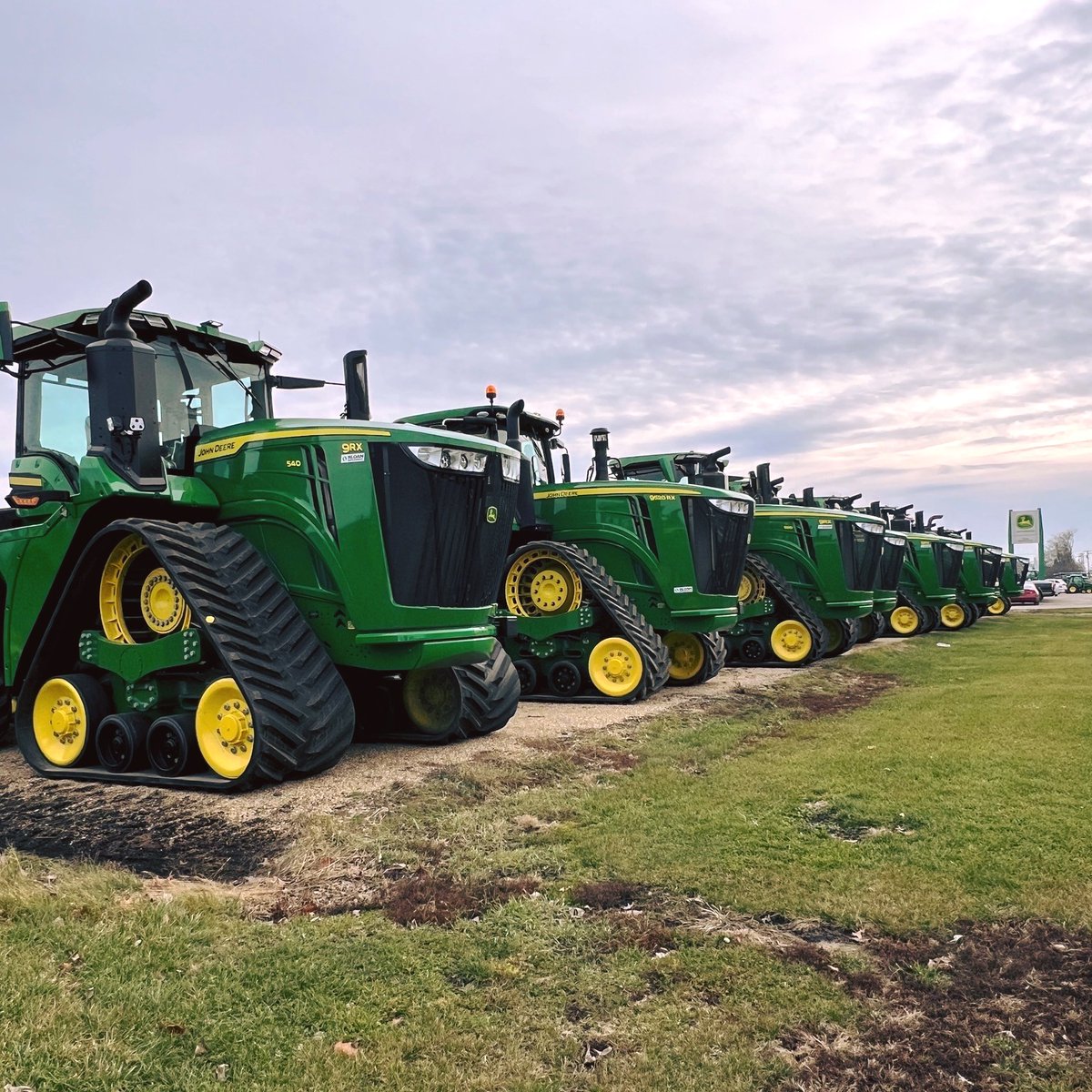 sloanimplement's tweet photo. What's that they say?
New Year, New Season, New 9RX 👌
#wehaveyoucovered #sloans #sloanimplement #johndeere #johndeeredealer #illinoisag #wisconsinag #midwestagriculture #newyearnewdeere https://t.co/GqGf7L82jE