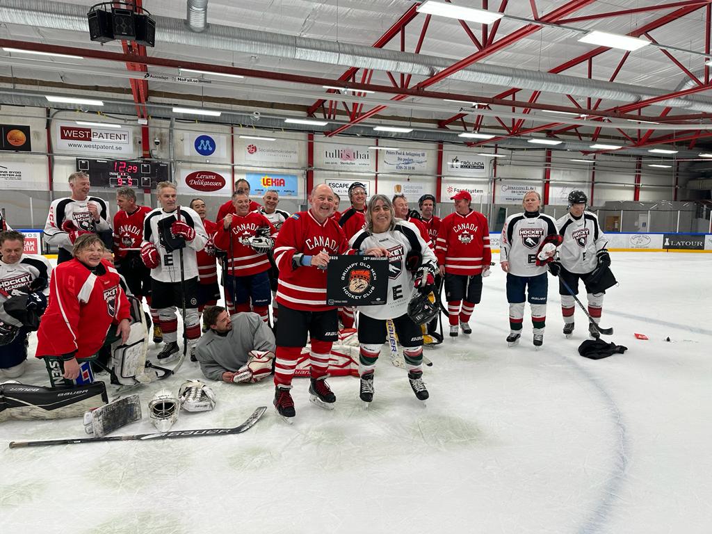 Great game today against a team from Canada that is visiting for the Junior World Championship here in Gothenburg, Sweden. Great guys but today we came out on top. 8 to 5 🏒

#mikkeydee #bauerhockeysverige
