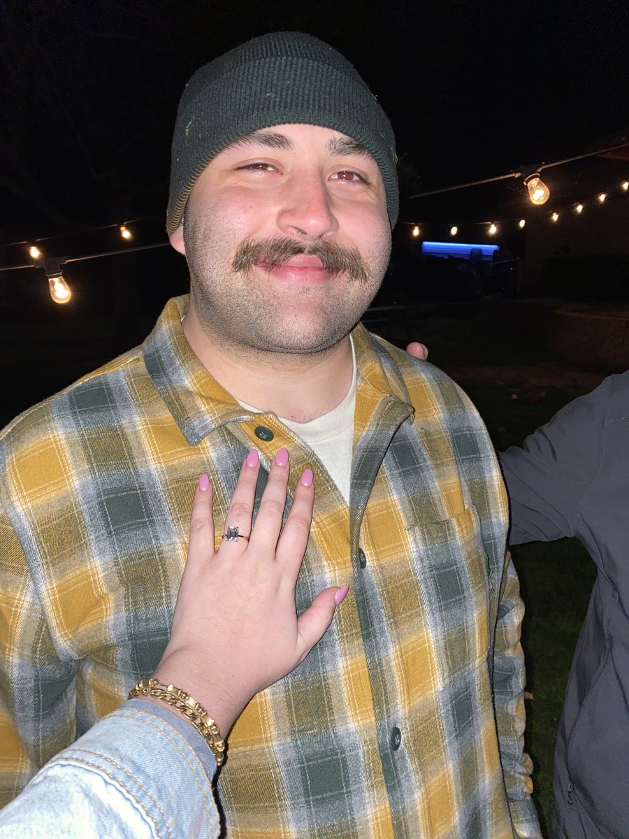 kalliers_'s tweet photo. OH YEAH forgot to tell twitter but I’m engaged 🤪 https://t.co/UeidkOF4yI