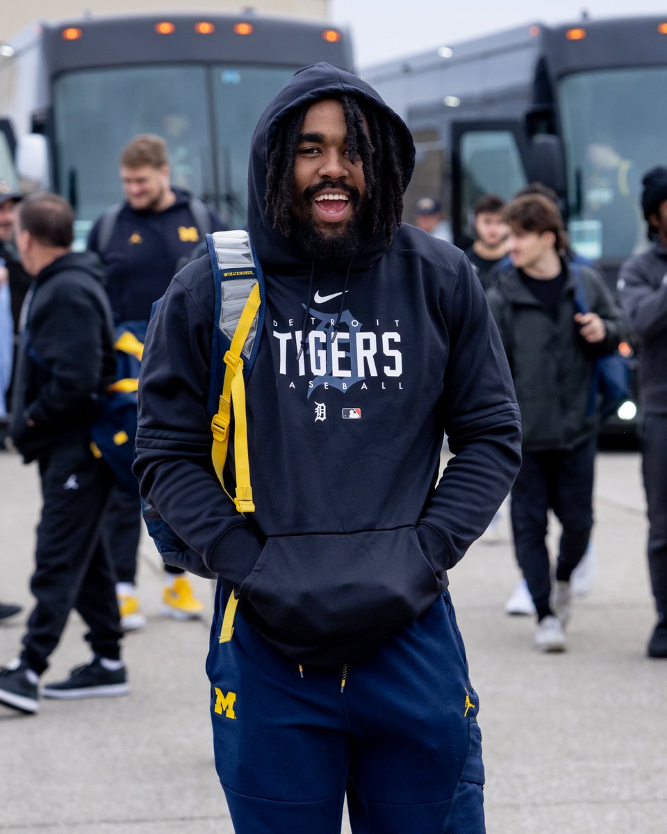 UMichFootball's tweet photo. Texas two-stepping our way to Houston

#GoBlue https://t.co/ko48FqVnx9