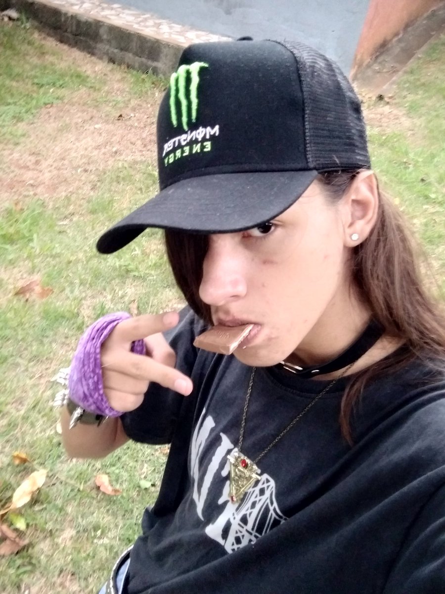 batyuri's tweet photo. Primeira semana do ano na chácara #chacara #chacaremo #mairiporã #primeirasemanadoano #ferias #2k24 #2024 #emo #emocore #emolife #emoboy #emostile #emoteen #emocute #emoscene #batyuriplays #éisso #ixquece https://t.co/nU8i9N7iE4