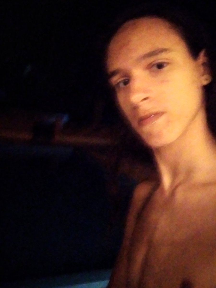 batyuri's tweet photo. Primeira semana do ano na chácara #chacara #chacaremo #mairiporã #primeirasemanadoano #ferias #2k24 #2024 #emo #emocore #emolife #emoboy #emostile #emoteen #emocute #emoscene #batyuriplays #éisso #ixquece https://t.co/nU8i9N7iE4