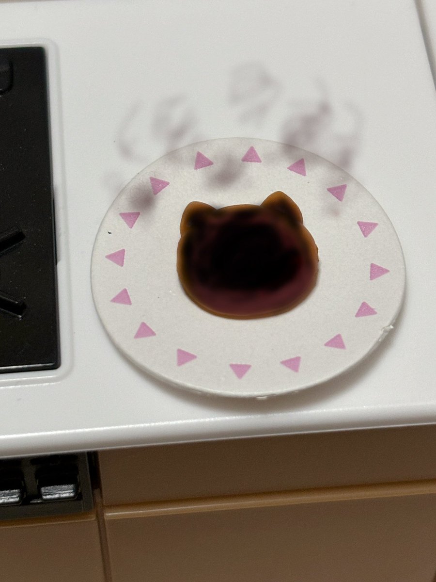 「力加減が難しいな.......」

「しまった！皿が！」

「しまった！焦げた！」