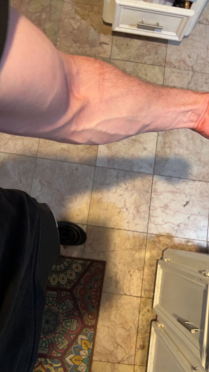 bigdckbandit23's tweet photo. Aye my arms gettin kinda big fr 🫣 https://t.co/QtQyPaA3P6
