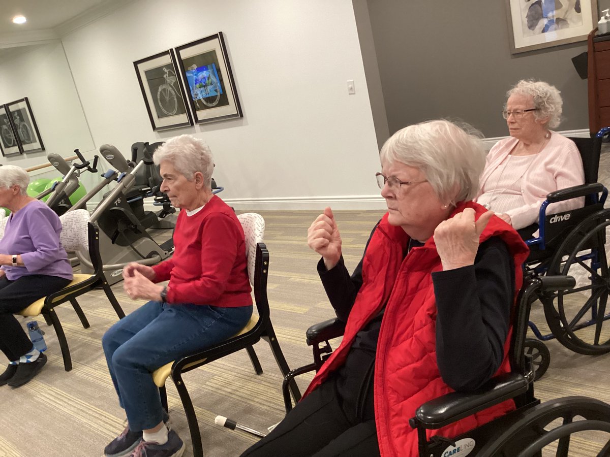 ProvisionLiving's tweet image. These #ProvisionLiving residents had a great time kicking off the new year at a fun exercise class! 💜ow.ly/fqBm50QnVo0

#neverstopmoving #healthylifestyle #fitnessgoals #wellness #seniorliving #retirementcommunity