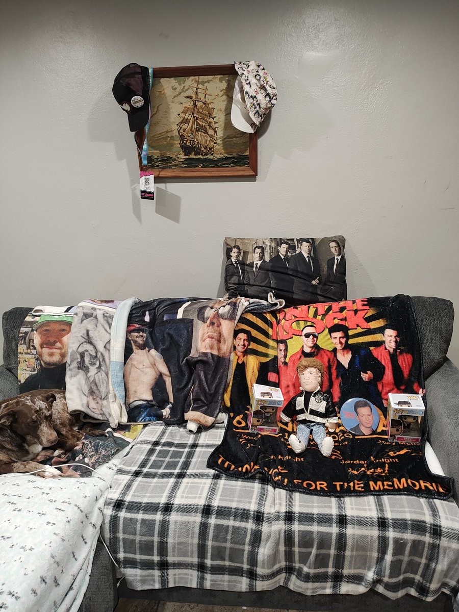 MicheleLinnToms's tweet photo. @NKOTB @dannywood @DonnieWahlberg @joeymcintyre @JonathanRKnight Here is  throwback #fanpickfriday   lost of my @NKOTB   stuff when I was teenager in a fire at my house but I have built some  of my nkotb stuff back . https://t.co/2RruZIqTlM