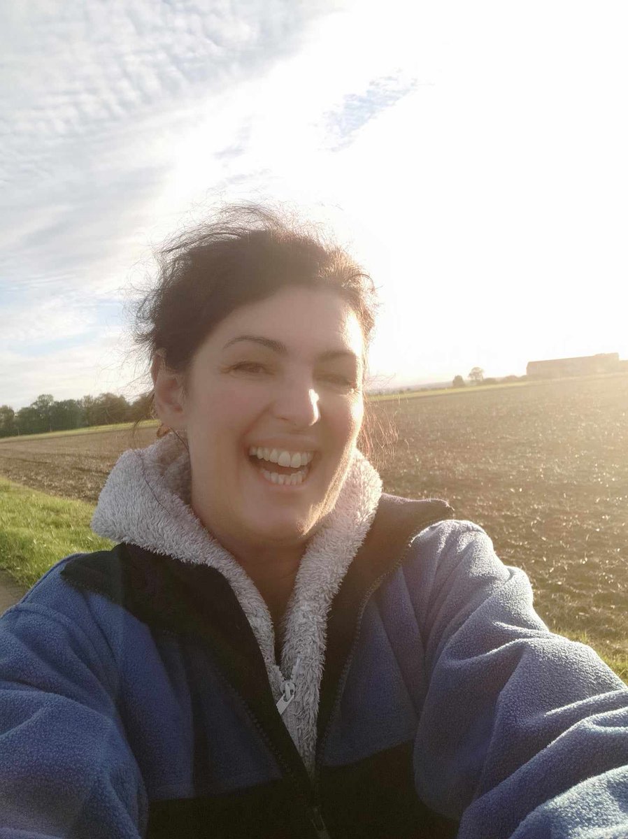 celine_schmit's tweet photo. A l'ensemble des élèves de la Côte-d'Or,✨ à leurs familles 🎶ainsi que les partenaires🤝 de la @21Dsden, je vous souhaite une très belle🌟 et heureuse année 2024 ! 🌠 https://t.co/rUCUldr2st