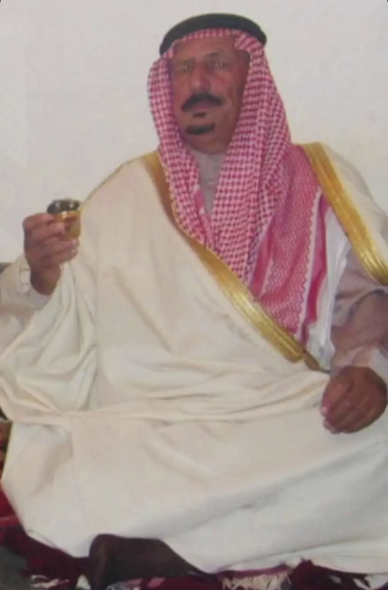 3a9i1's tweet photo. اتعبت جاهك تزهم البعد والقرب
وإن قلت أبشر جيت قبل المواعيد

أطلق فناجيل النقى .. شاربه شرب 
واثمن صفات المرجلة صرت له سيد

يارب يا غيّاث طالبك يارب 
ترحم عقيل برحمةٍ تاسع البيد

ابيات من عرض قصيدة لوالدي : علي العاصي 
في رثاء الشيخ : عقيل بن محروت ابن عايش 
رحمه الله .. https://t.co/oHfq6EkAc5