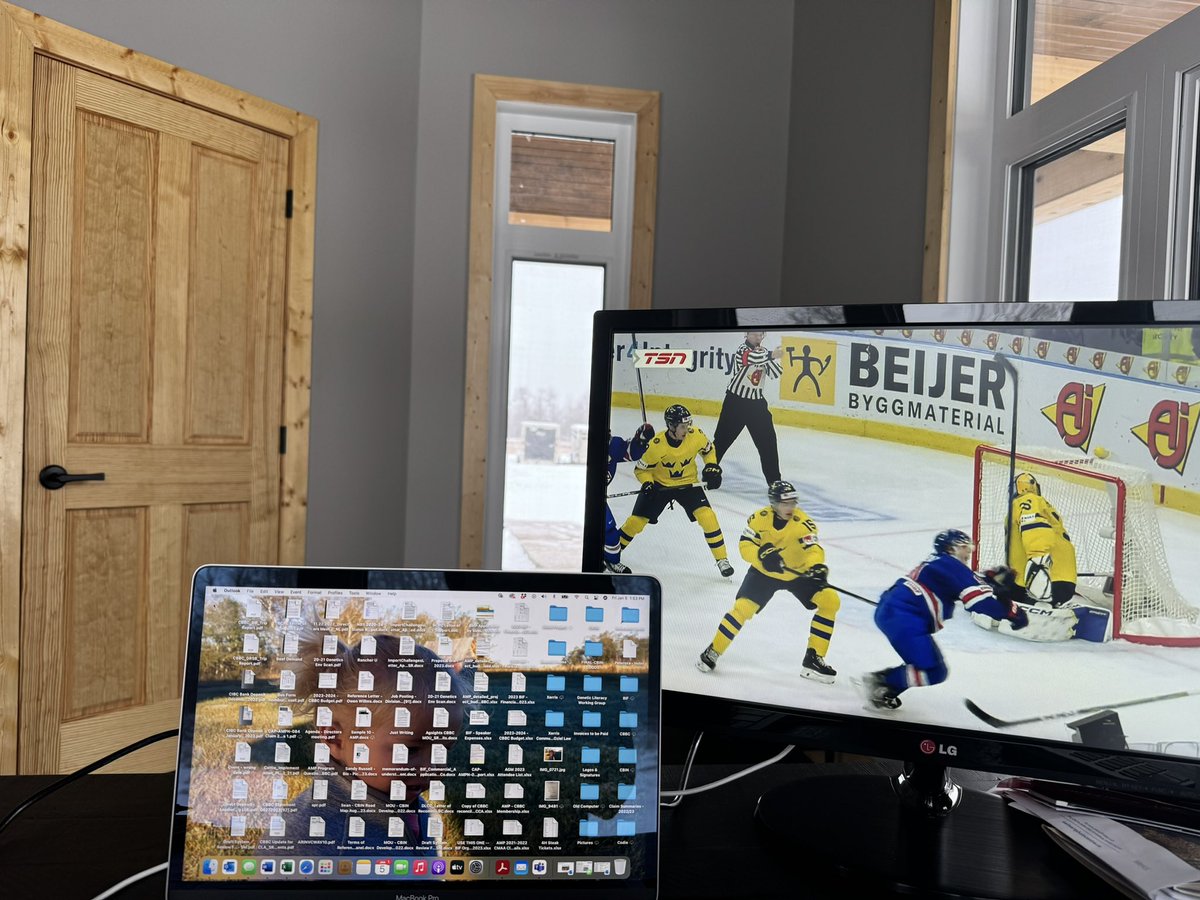 Sandy Russell 🇨🇦 tweet media