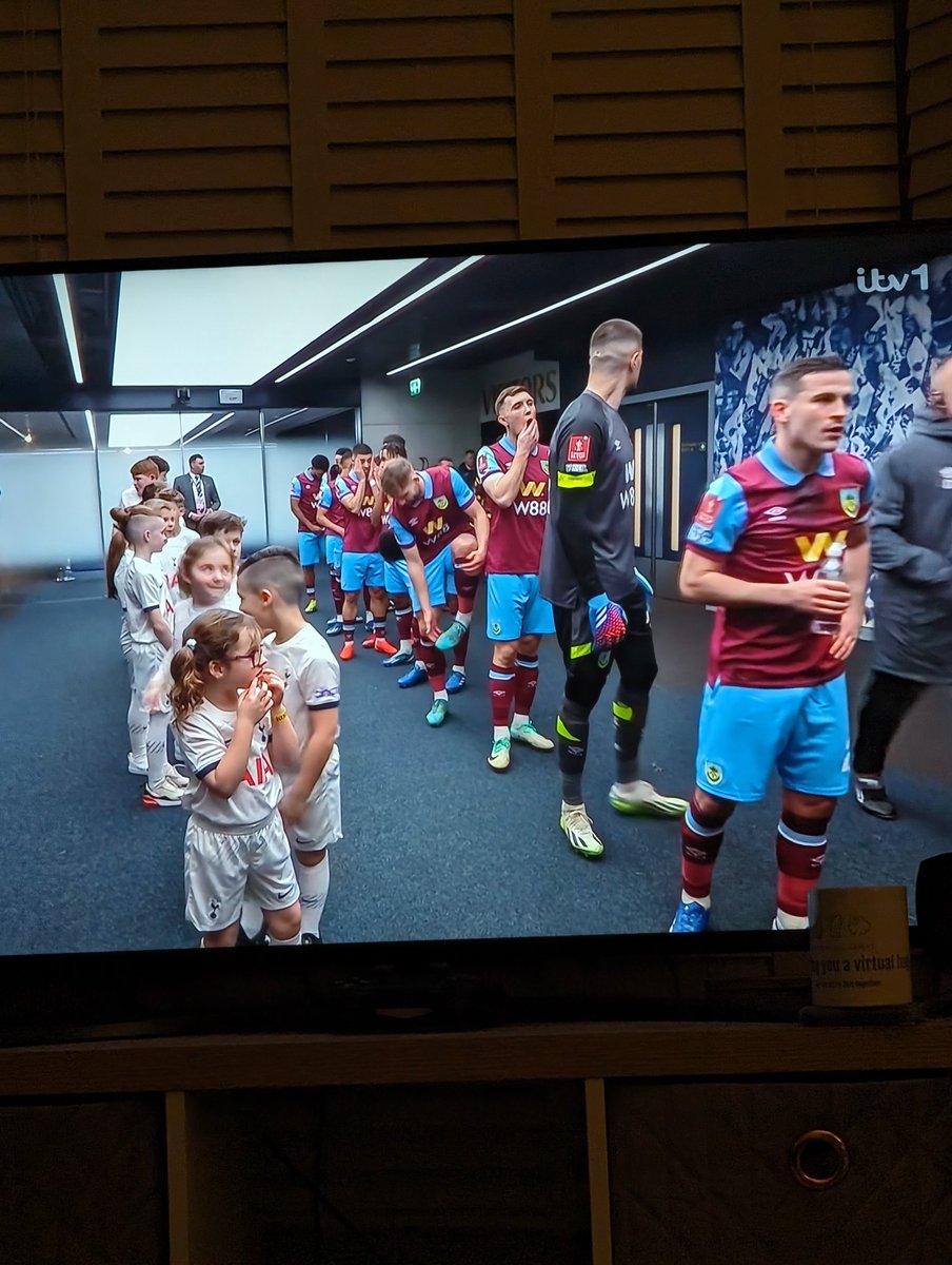 ganstice's tweet photo. Surely @BurnleyOfficial are going to batter this lot #FACup https://t.co/wW8oYJWqah