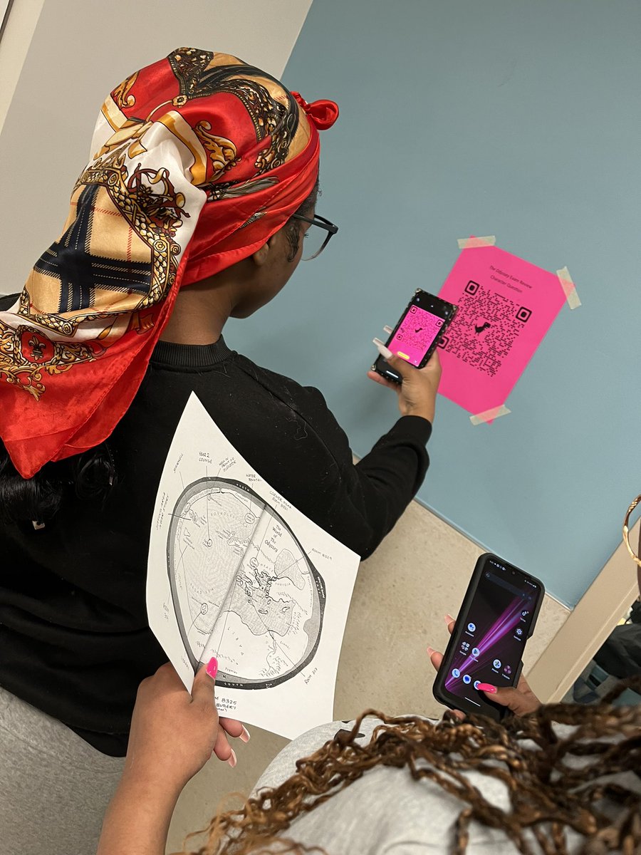 drk_sturdivant's tweet photo. People often ask me “What are you doing at Bard?” We have amazing faculty who challenge our students to be amazing. Thank you Dr. Butler!!! @BHSEC_DC @dcpublicschools #TheBuildingIsAClassroom #Gallerywalk https://t.co/3On0l4gPUL