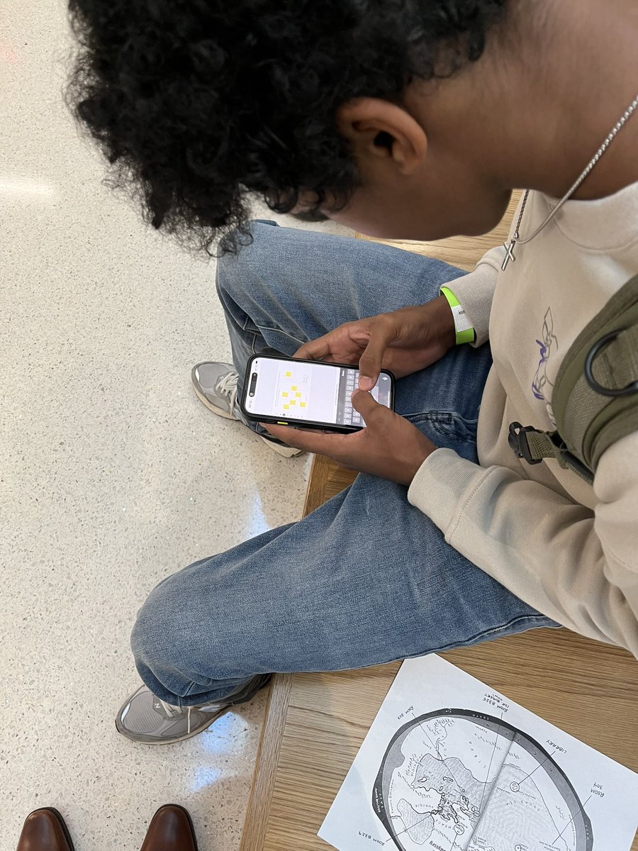 drk_sturdivant's tweet photo. People often ask me “What are you doing at Bard?” We have amazing faculty who challenge our students to be amazing. Thank you Dr. Butler!!! @BHSEC_DC @dcpublicschools #TheBuildingIsAClassroom #Gallerywalk https://t.co/3On0l4gPUL