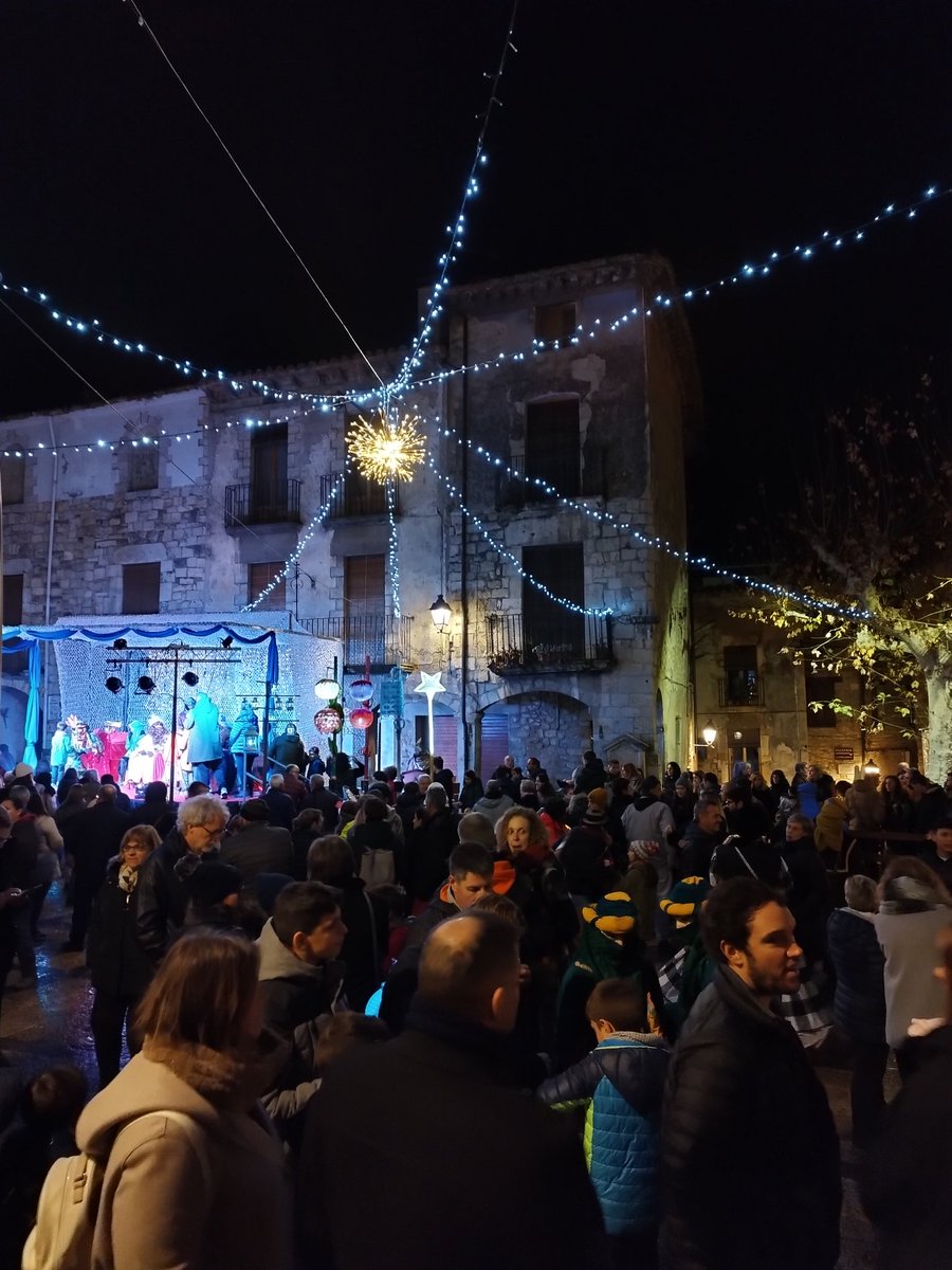 Cavalcada de Reis Besalú #besalu #Magia #nervis Enhorabona a l'organització! @Aj_Besalu