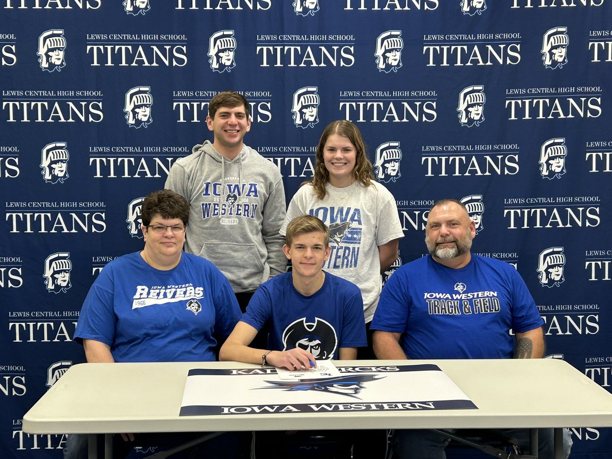 Lewis Central Boys XC tweet media