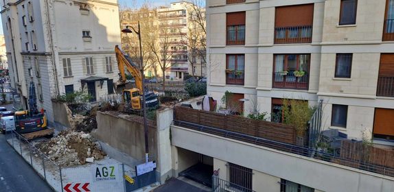 Destruction de nature et abattage d'arbres en cours au 96 avenue de Saint-Mandé pour une bétonnisation et une densification en bonne et due forme.